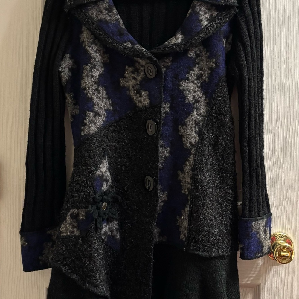 Women's Vintage Black and Blue Patterned Sweater